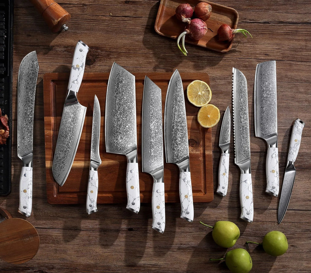 Damascus pattern VG10 steel chef knife with 21cm blade and 11cm wooden handle