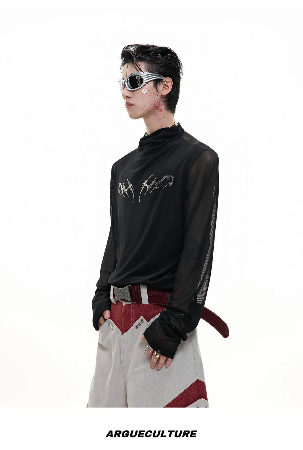 Slim fit black mesh bottoming shirt with long sleeves on a mannequin