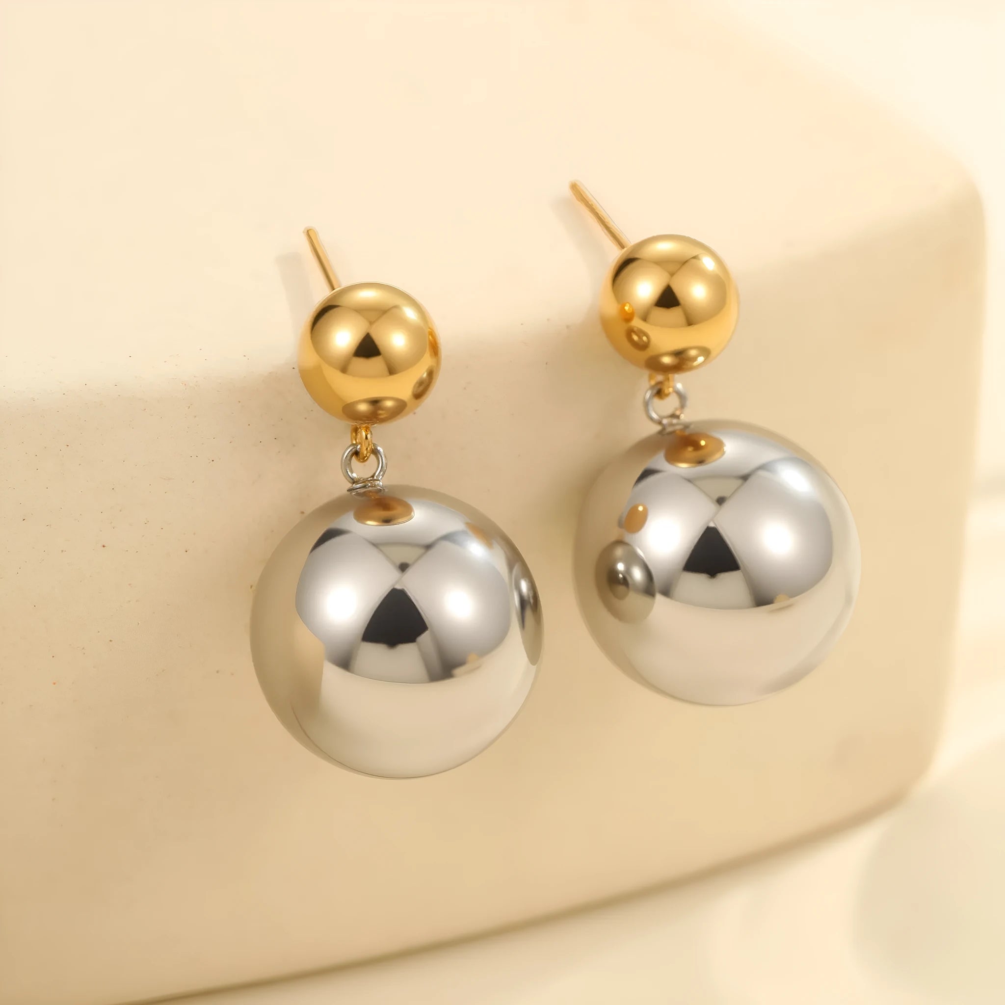 Women's stainless steel colour-block ear studs with round bead geometric design and electroplated 18K gold plating