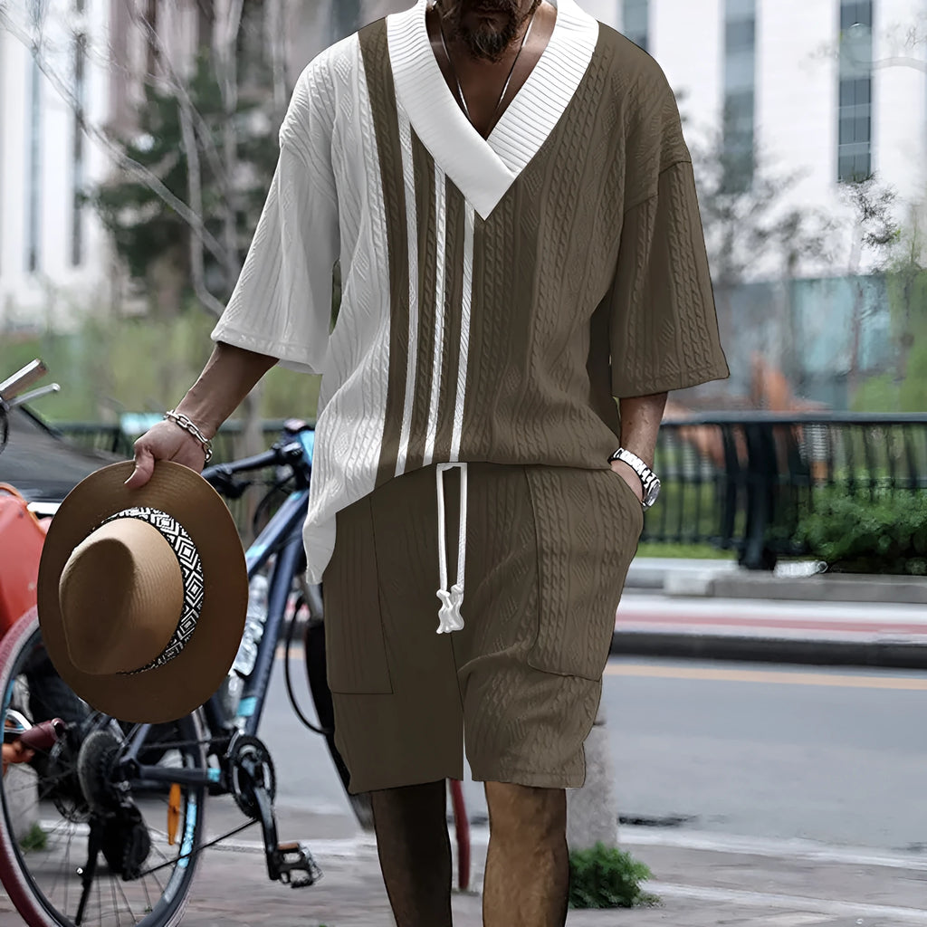 Printed men's knitted short-sleeved top and matching shorts in a drop-shoulder design.