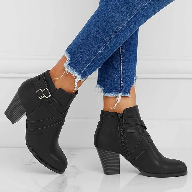 Grey plus-size women's short boots with a 7cm block heel and side zip.