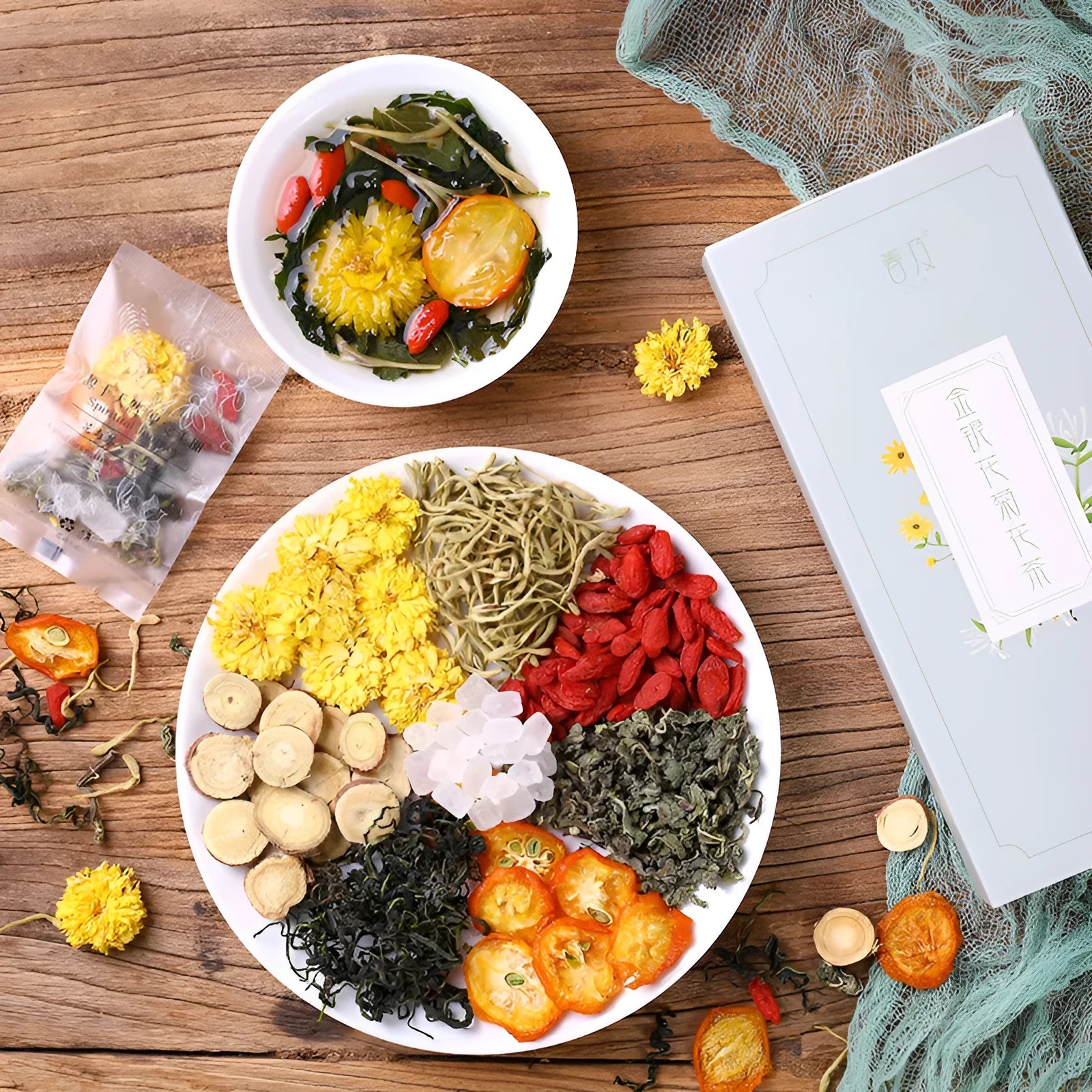 Box of honeysuckle chrysanthemum tea showing 150g net content and pack size options