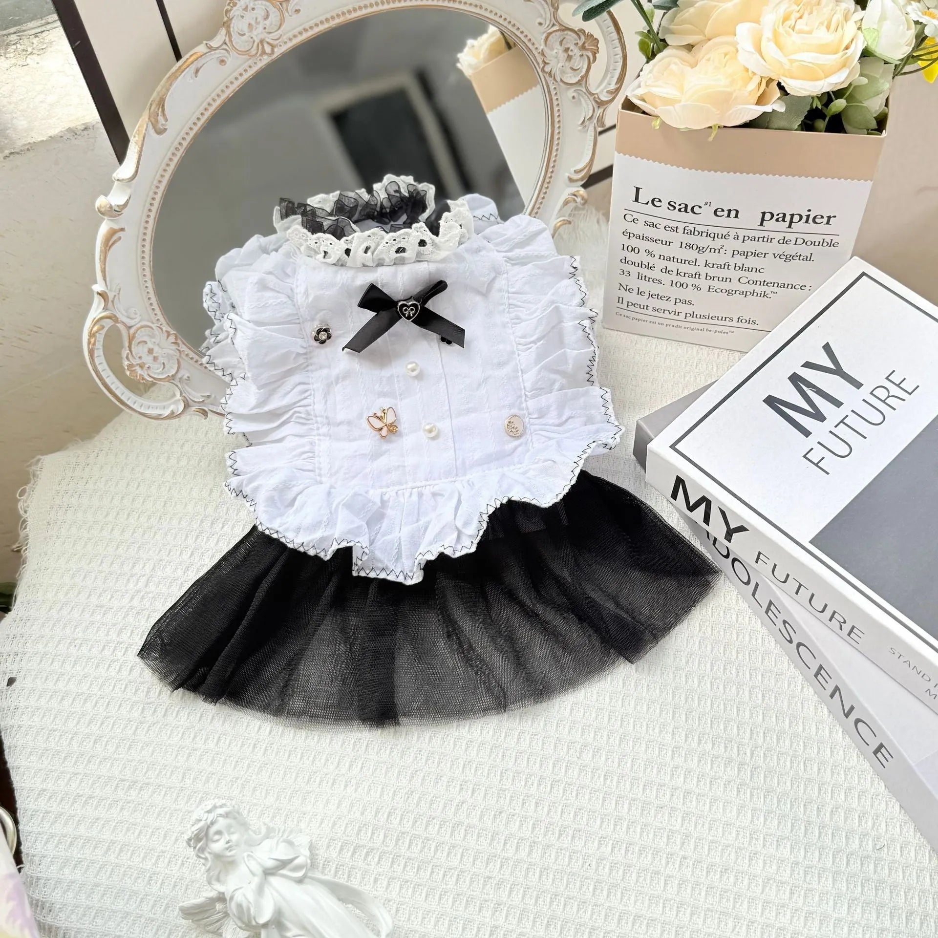 White polyester princess-style gauze skirt for small to medium dogs with tulle fabric details