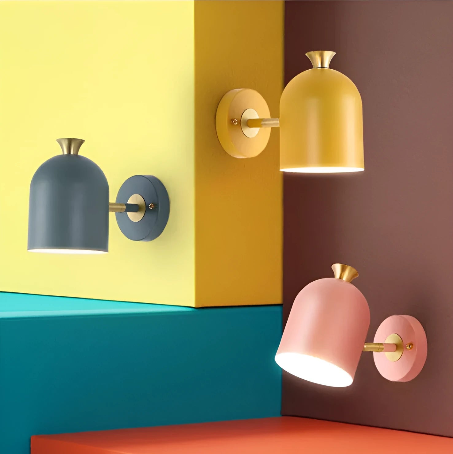 Single-head aluminium wall lamp in a choice of yellow, green, blue, or pink colours