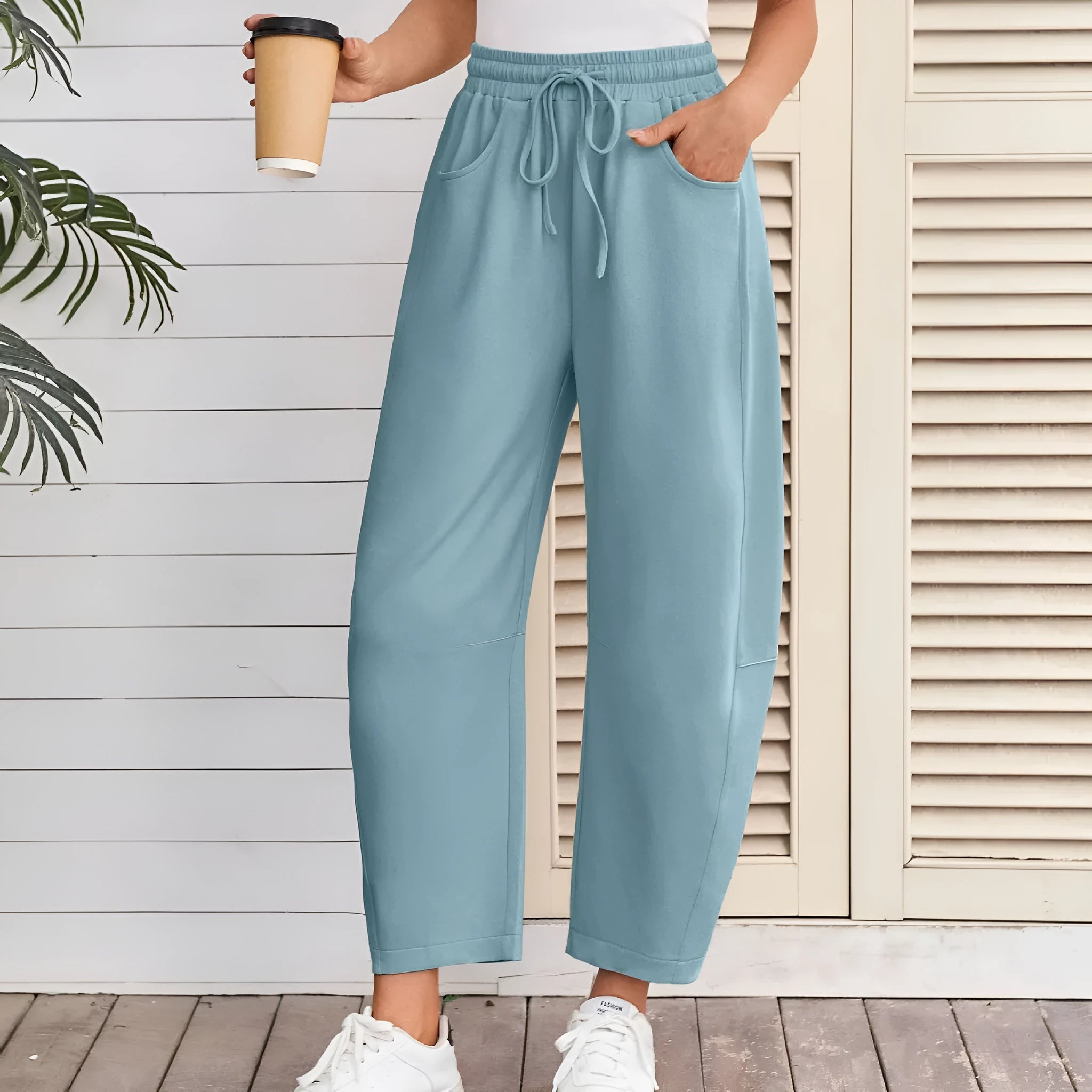 Loose cropped sweatpants with drawstring waist and side pockets in European street style