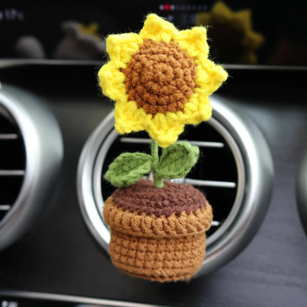 Wool felt car air vent clip with potted plant design measuring 4cm by 8cm