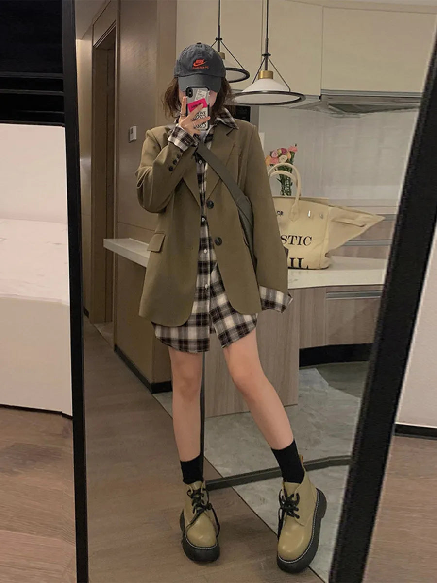 Men's solid colour Korean-style street blazer jacket on a hanger