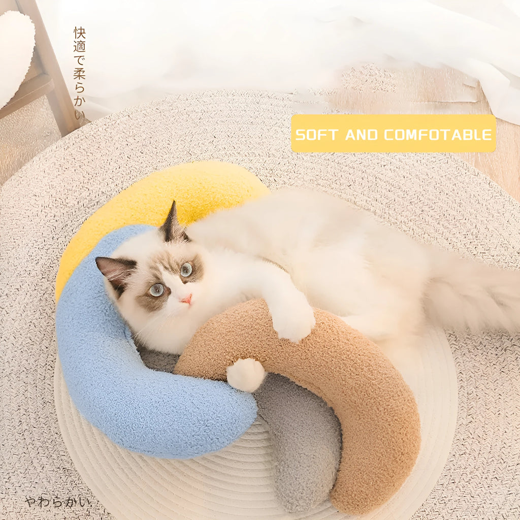 U-shaped cat pillow with adjustable collar in blue colour on blanket