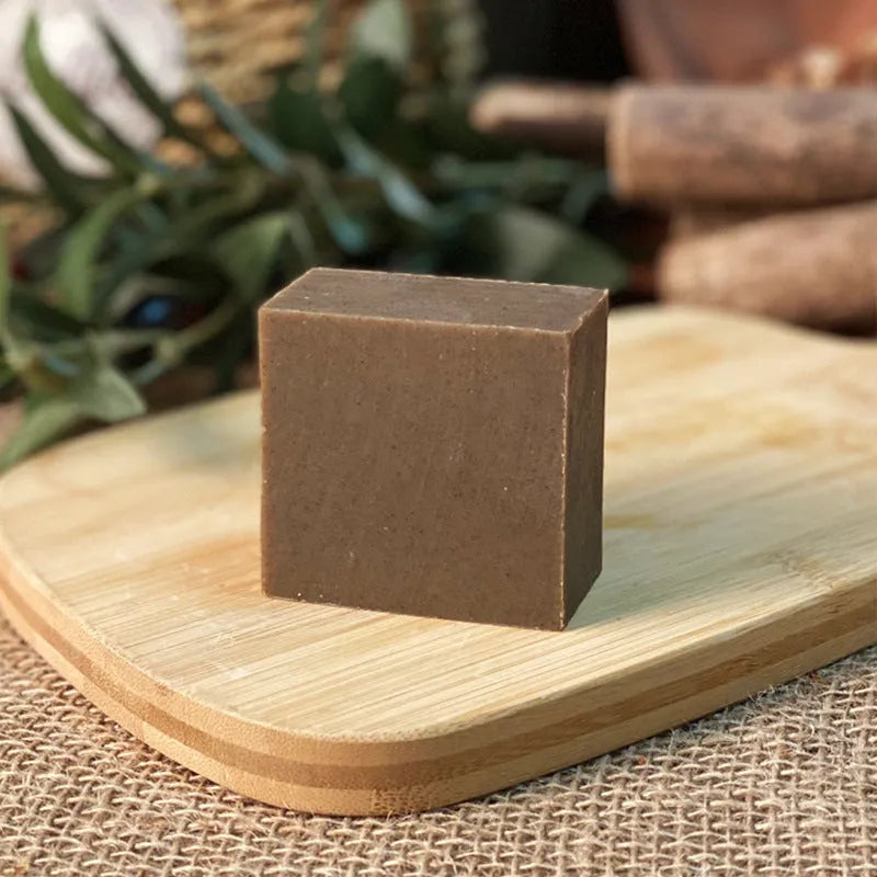 A single 72g bar of nine grass shampoo soap, silicone and oil free.