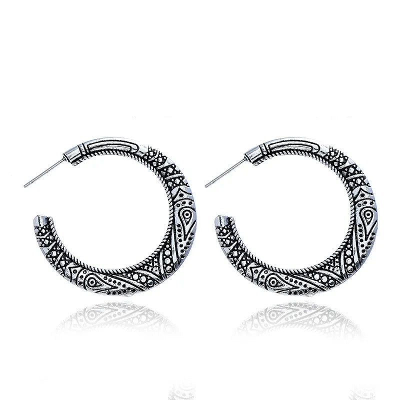 Vintage engraving C-shaped alloy earrings in bronze and silver colour options