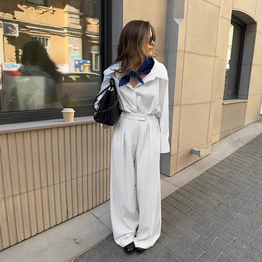 White striped wide-leg casual trousers with a front zip closure, shown in a loose fit.