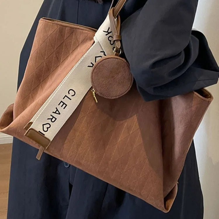 Women's large polyester tote bag with horizontal square shape and internal zipped compartment in four colour options