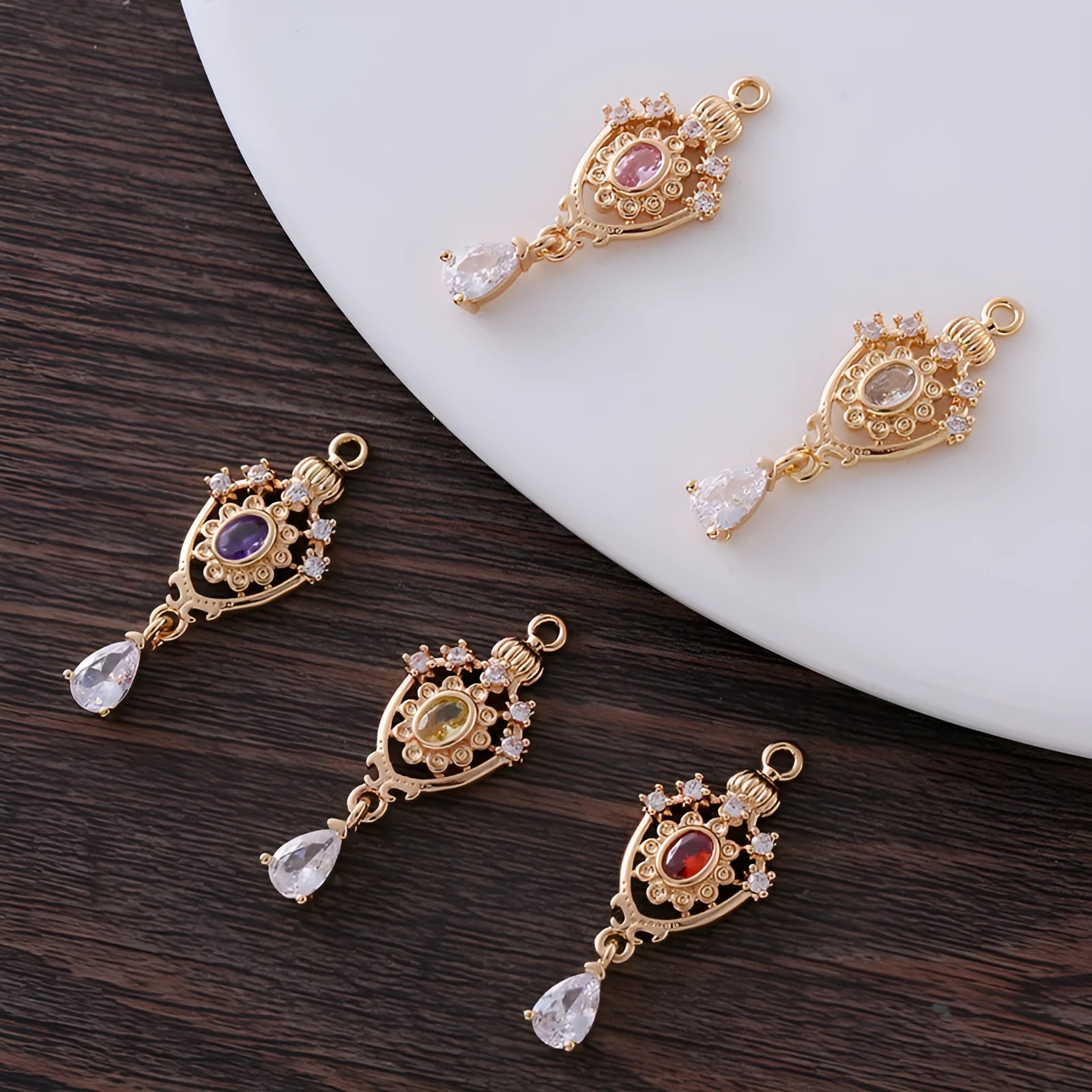 Small water drop-shaped pendant with micro inlaid zircon detail and crown hollow design