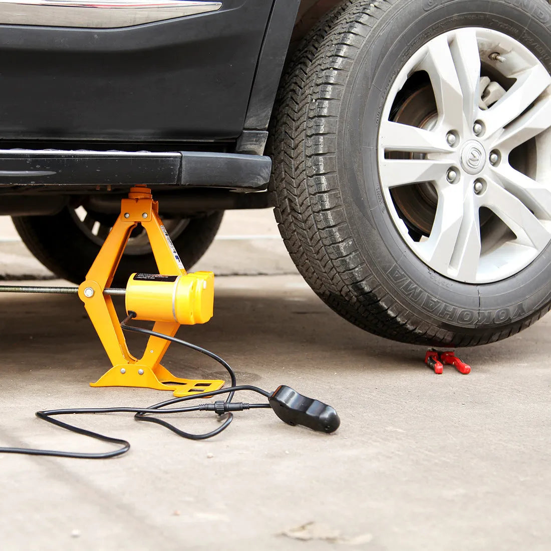 Electric hydraulic jack kit for vehicle lifting with 2-tonne capacity and 120-350mm height range