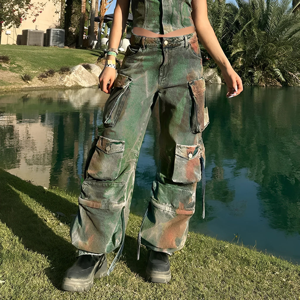 Retro colour bleaching multi-pocket cargo denim trousers in loose fit with gradient patch pockets