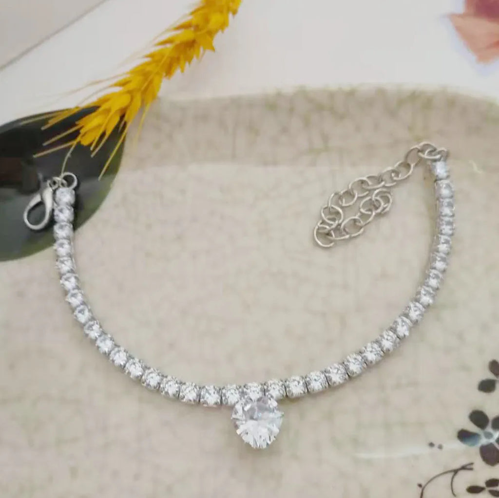 Gold rhinestone heart-shaped collar for medium dogs and cats with extension chain