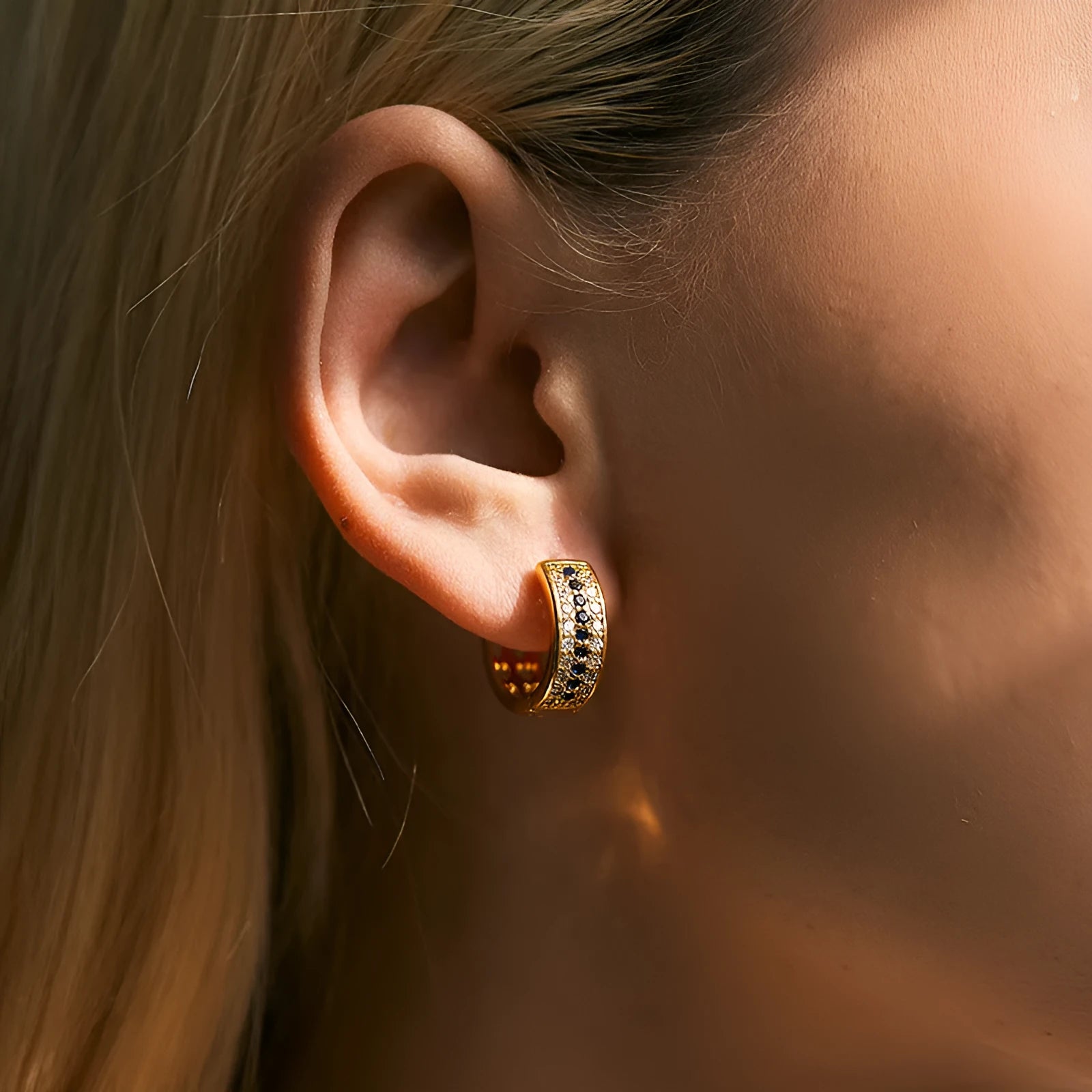 Women's geometric round earrings with gold plating on copper construction