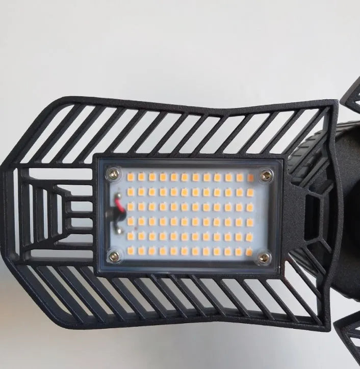 Industrial foldable garage lamp with die-cast aluminium body and LED array