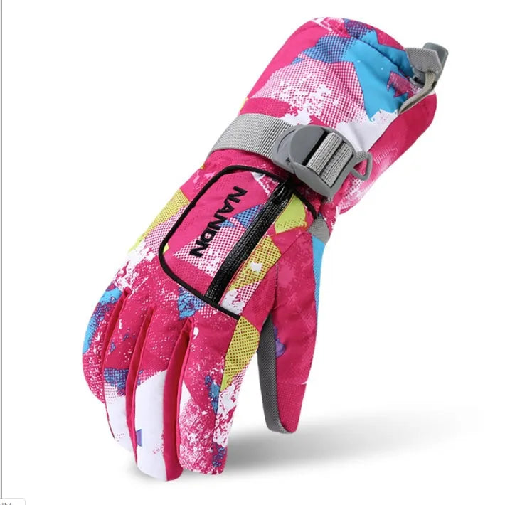 Ski gloves with diamond-shaped non-slip palm in multiple colours including black and blue