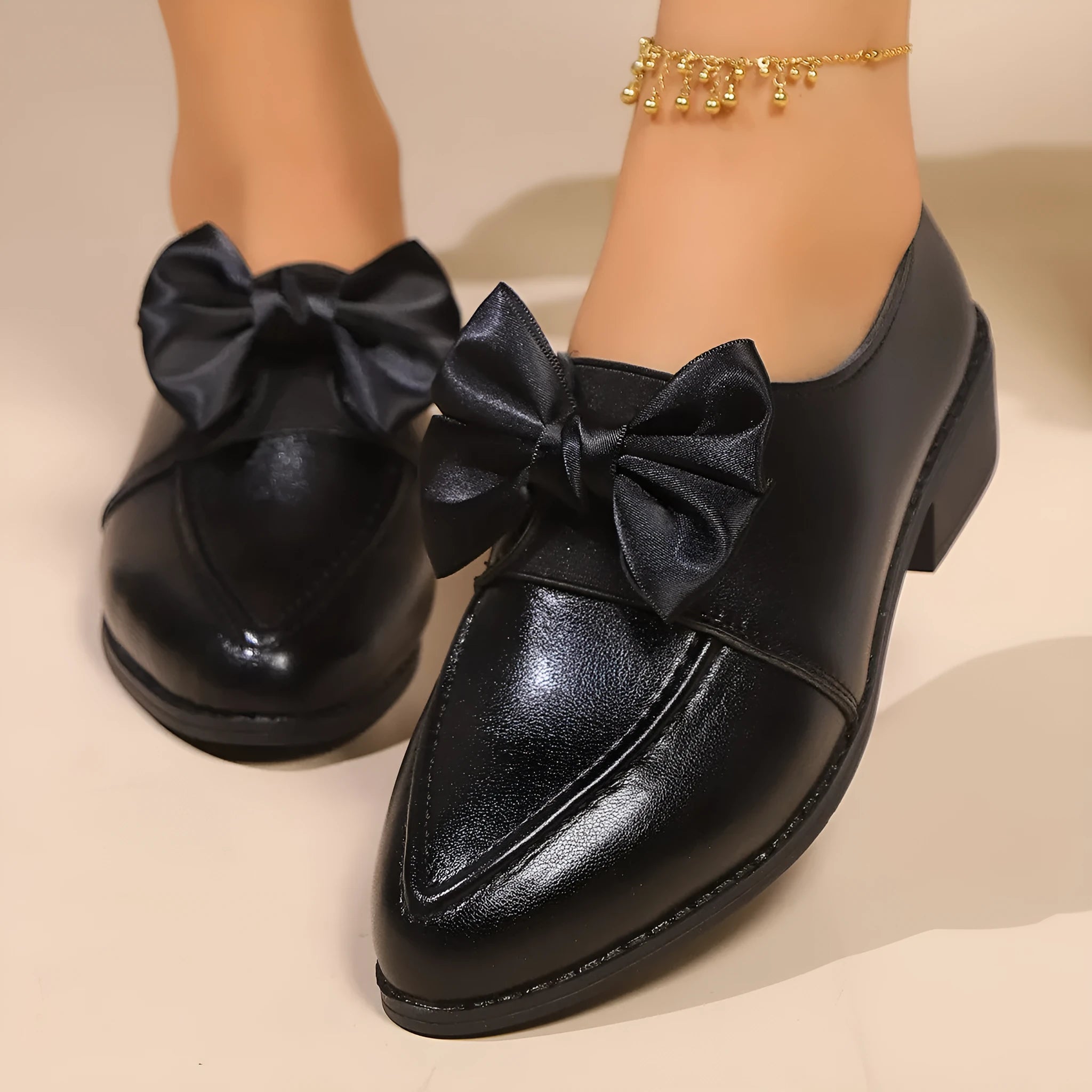 Women's leather-style shoes with bow decoration on PU upper and rubber sole