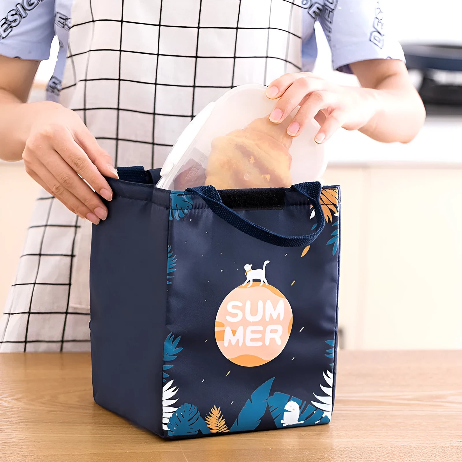 Insulated Oxford cloth lunch bag with thermal fabric in four colour designs