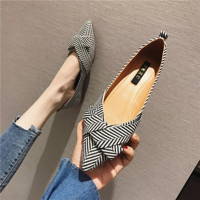 Women's pointed-toe shallow-cut single shoes in black or red colours with cotton uppers and low flat heels