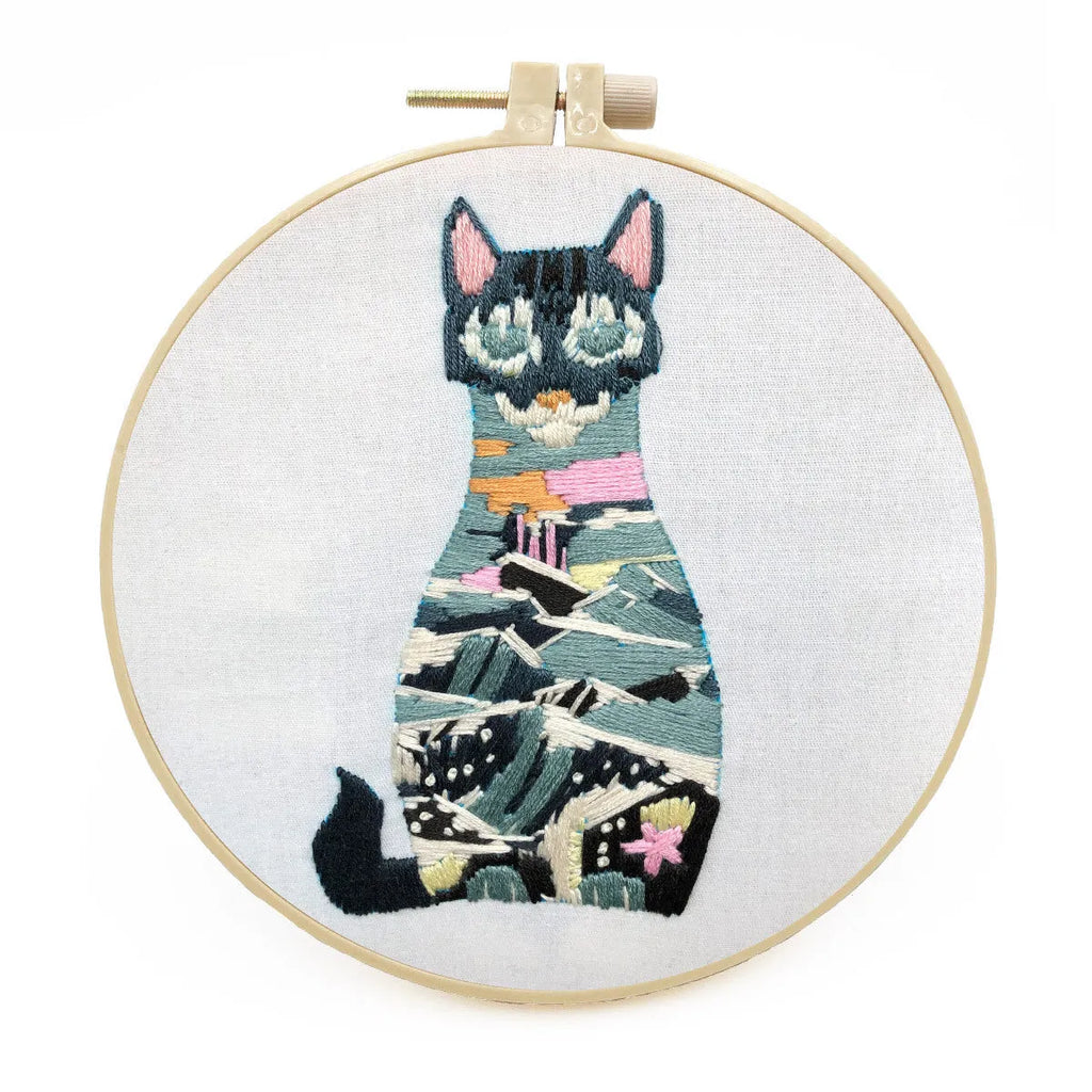 Beginners three-dimensional cat cross stitch kit with embroidery frame and cotton fabric