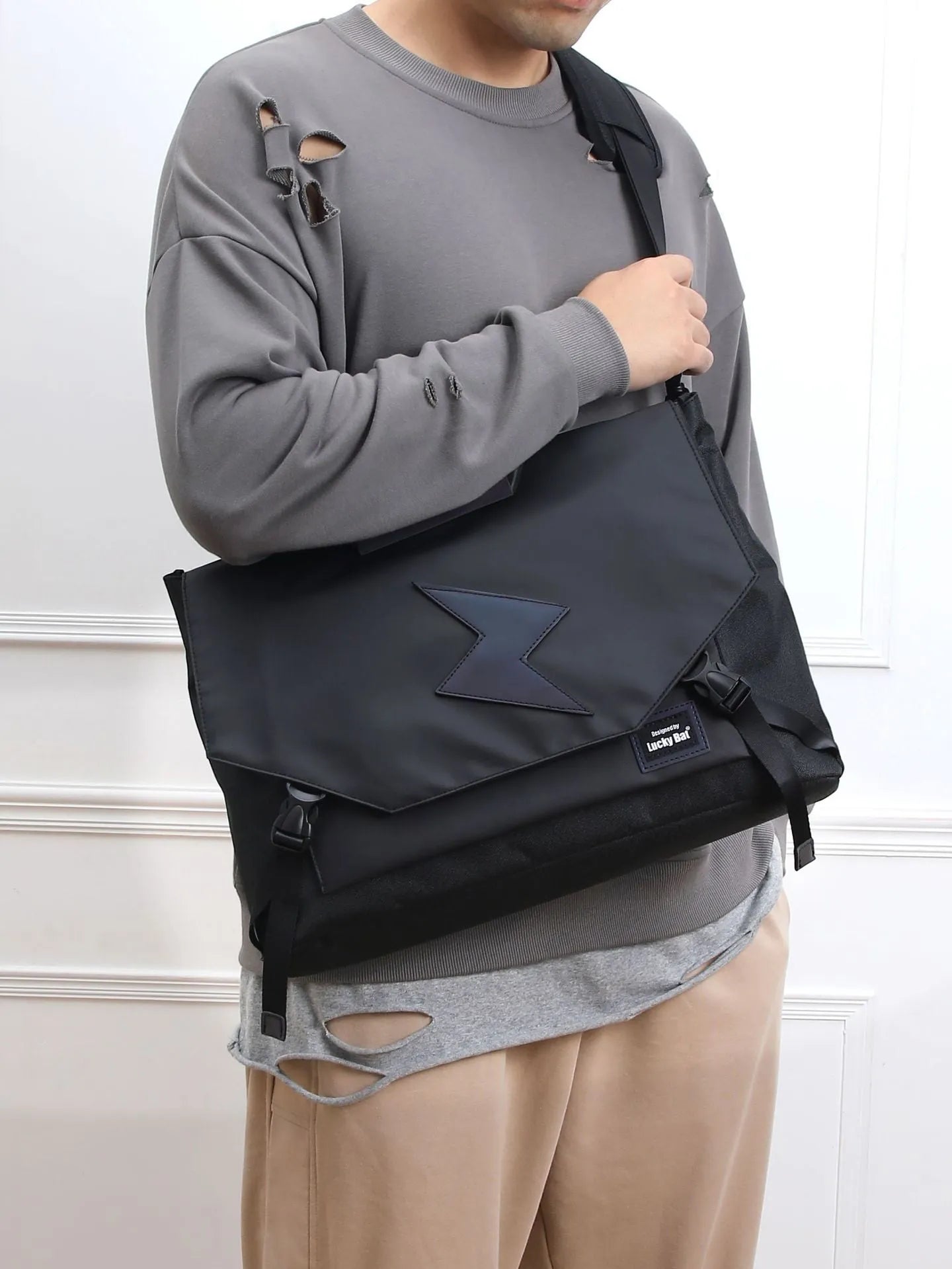 Oxford cloth laptop messenger bag with printed letter pattern for 13-16 inch tablet and 16 inch gaming notebook