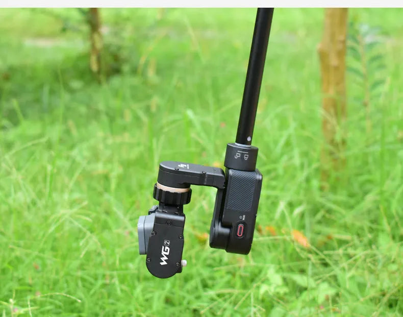 Black retractable aluminium selfie stick extended to 45 cm with a smartphone mounted.
