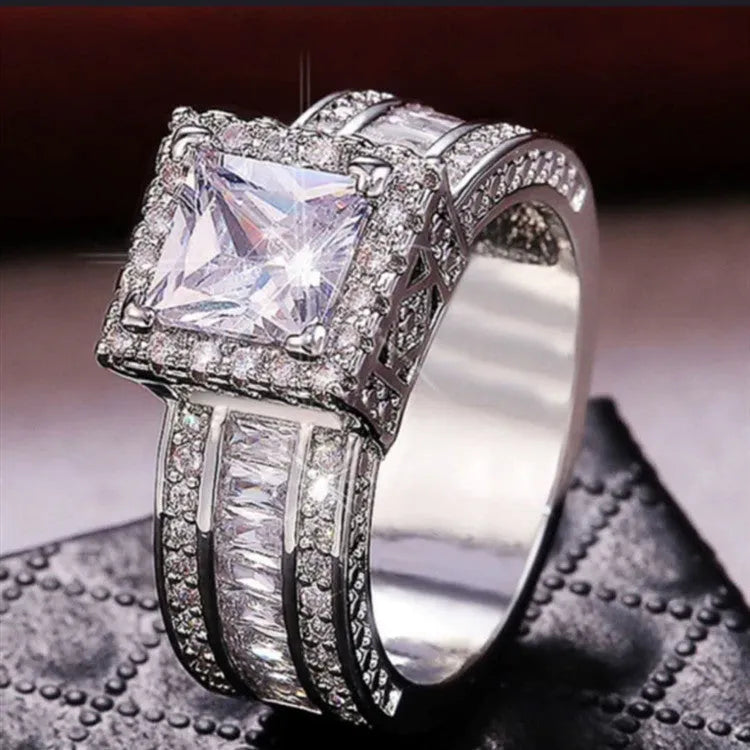 Women's geometric alloy ring with electroplated gold or white finish and round decorative elements