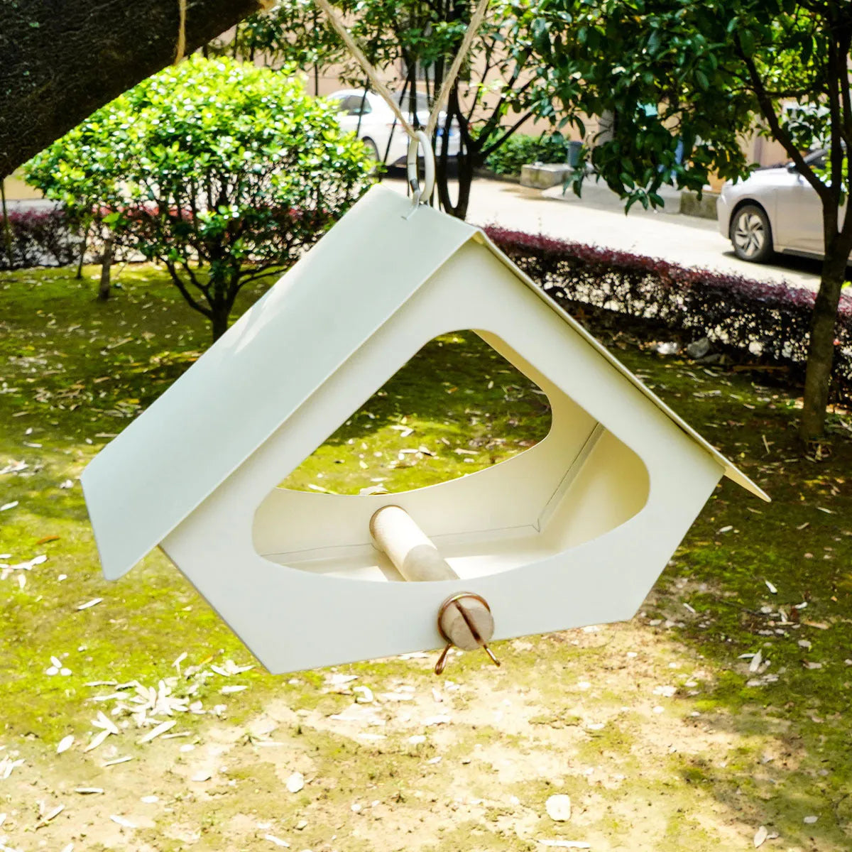 European-style iron bird food house with rain protection in modern minimalist design for outdoor garden decoration