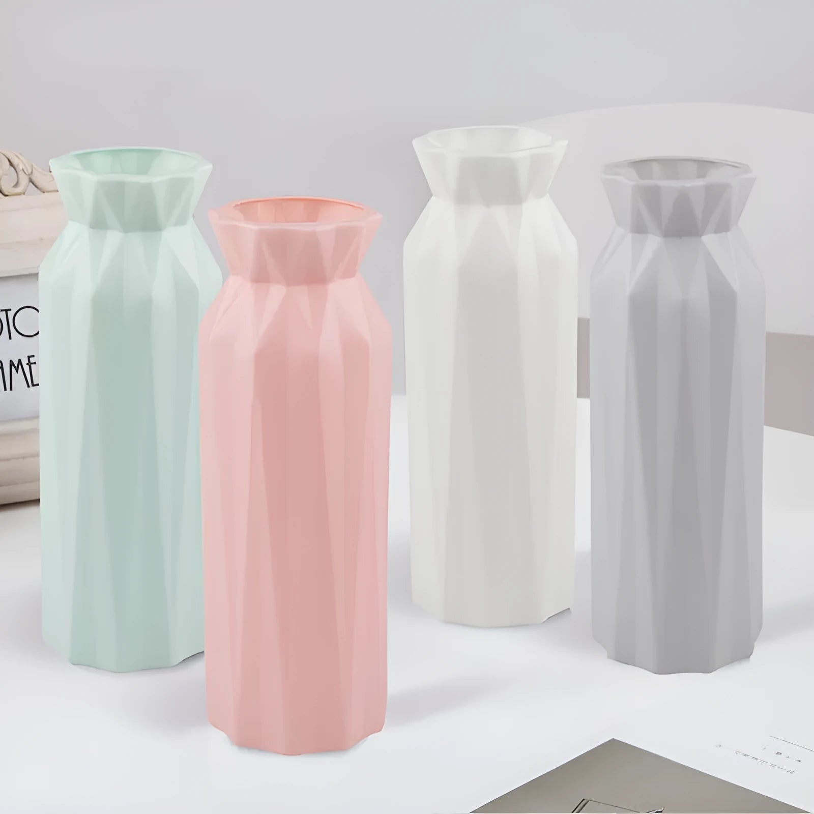 Green melamine plastic vase with 7.2 cm base diameter for desktop or floor floral displays