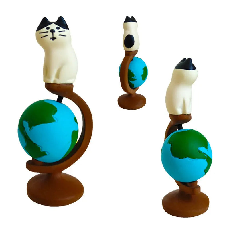 Cartoon cat Statue of Liberty resin figurine on travel-themed base.