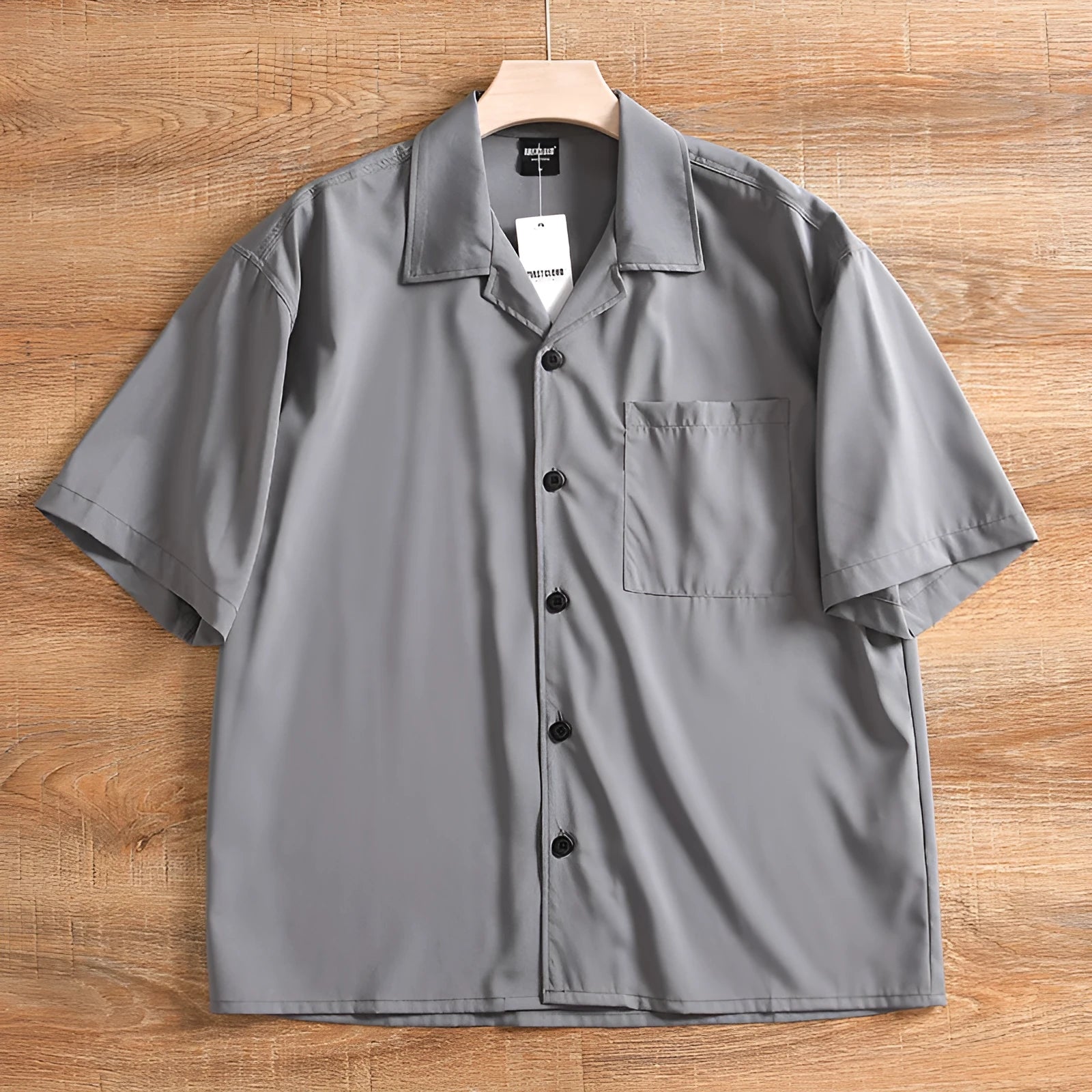 Men's loose fit short sleeve shirt in polyester cotton fabric, shown in army green colour
