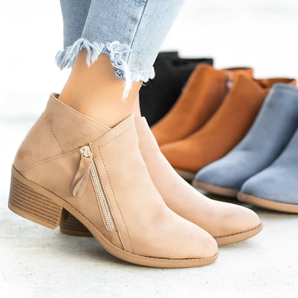 Women's suede ankle boots with a side zipper, chunky heel, in beige colour.