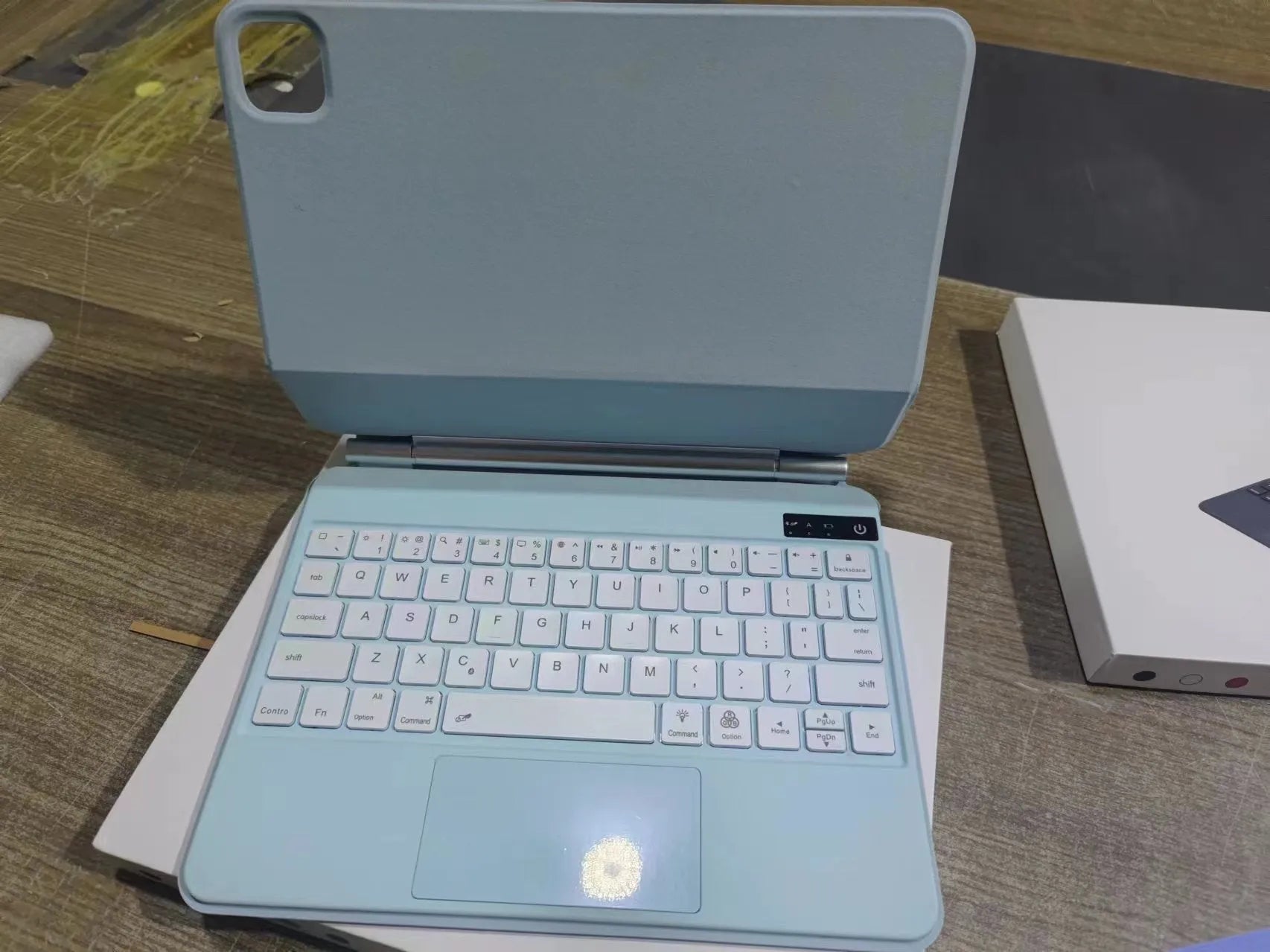 Suspension Magic Control magnetic Bluetooth keyboard case attached to an iPad Pro in black colour.