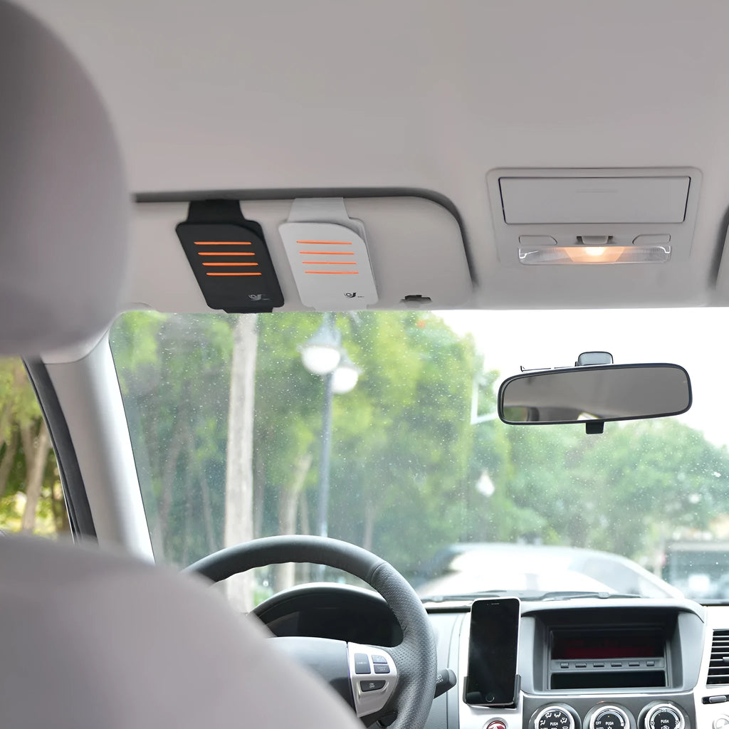 Set of four foldable car sun visors and a storage bag for dashboard and windscreen protection.