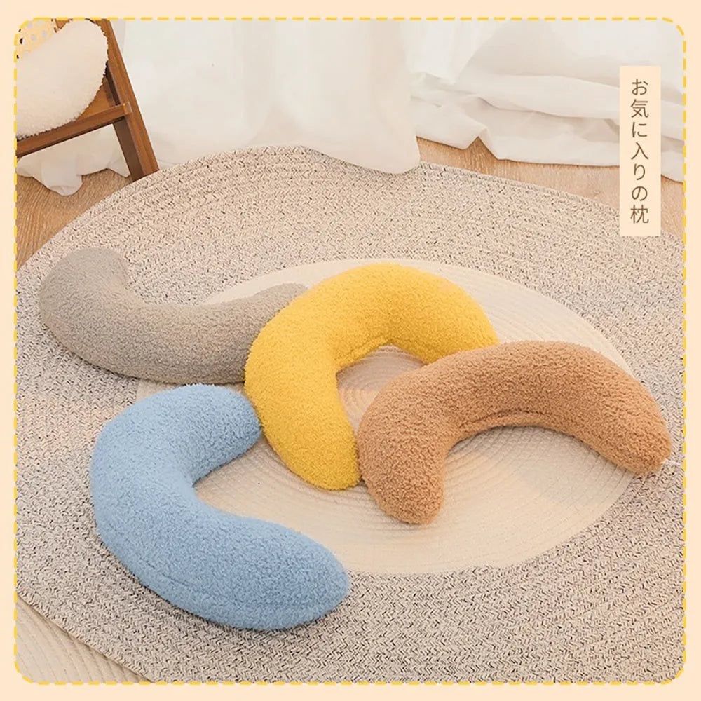 U-shaped cat pillow with adjustable collar in blue colour on blanket