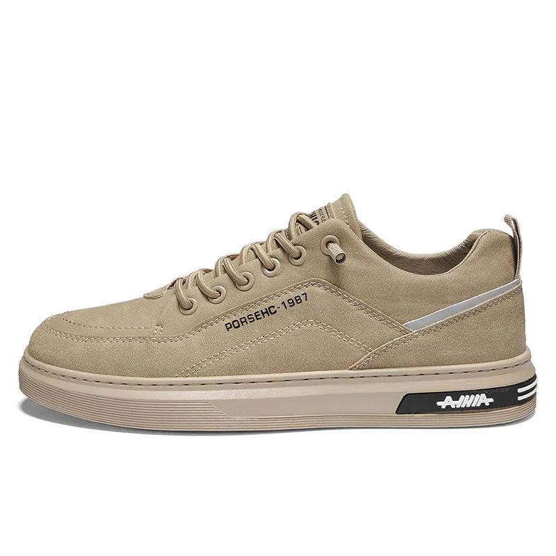 Men's low-top casual shoes in black colour with round toe and rubber soles