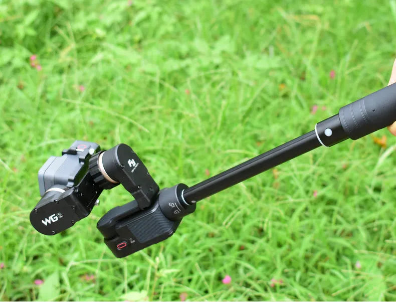 Black retractable aluminium selfie stick extended to 45 cm with a smartphone mounted.