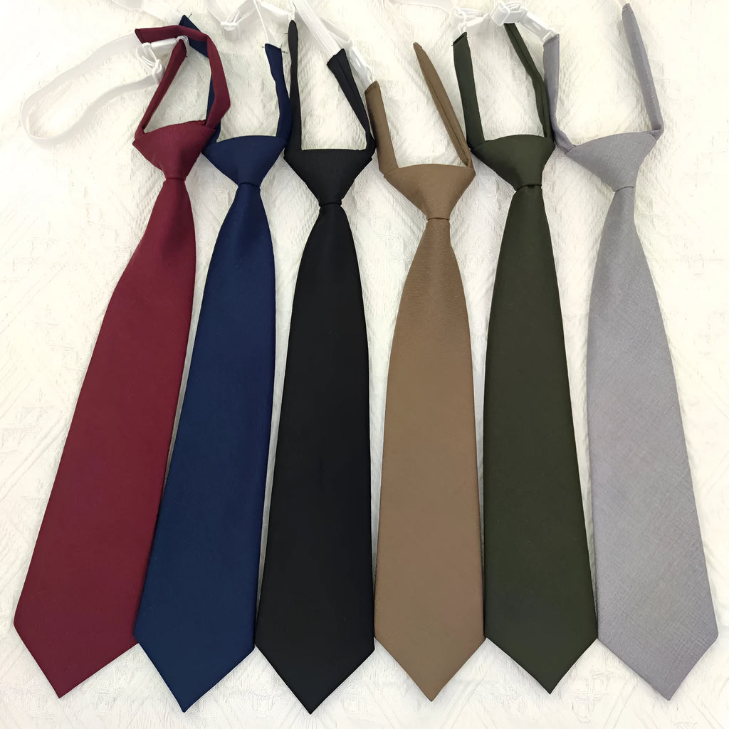 Men's solid colour cotton bow tie in arrow style measuring 35x7cm