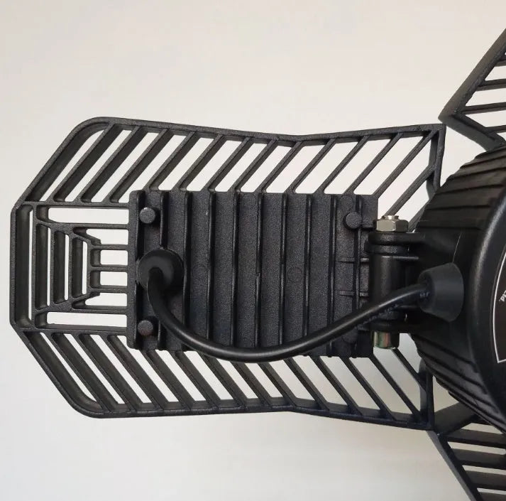 Industrial foldable garage lamp with die-cast aluminium body and LED array