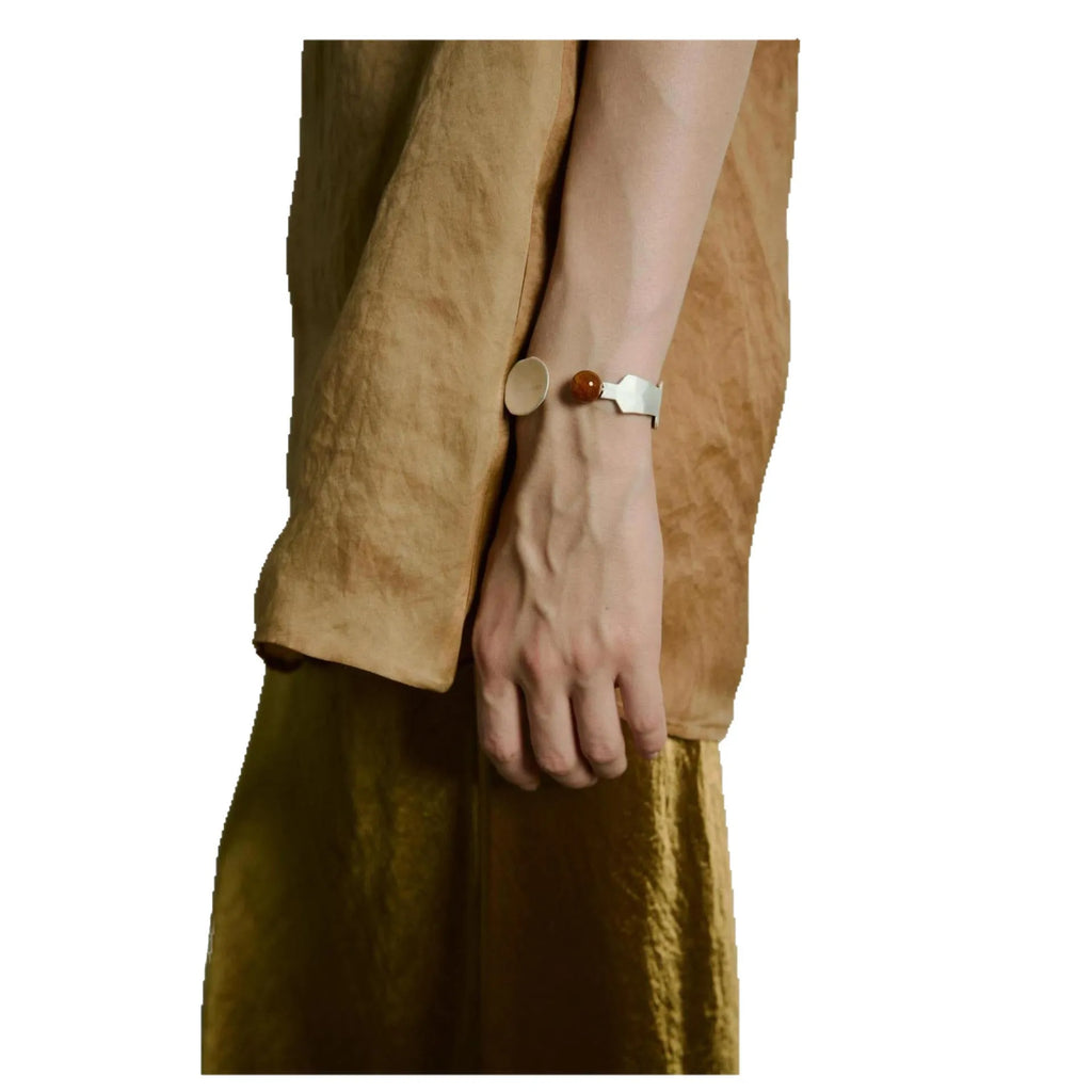 Small round stewed pork bracelet and ring jewellery set with diamond motifs