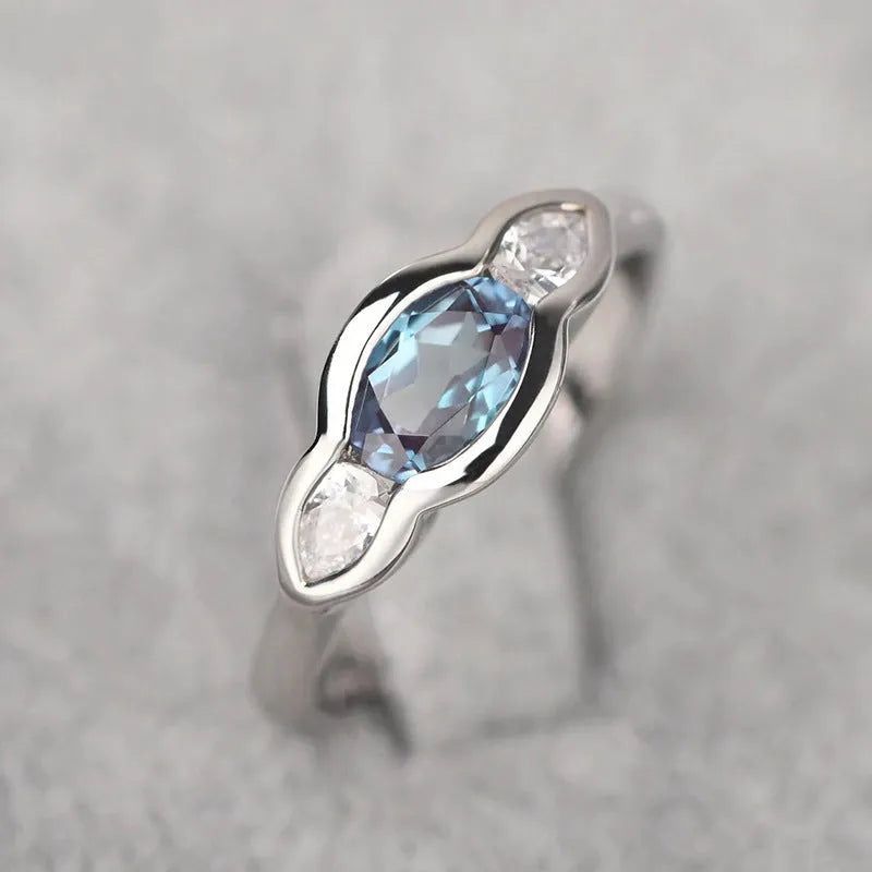 Women's geometric ellipse ring with zircon inlaid detailing in white gold colour