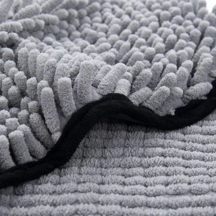 Blue quick-dry pet bath towel measuring 62 by 23 centimetres for drying dogs and cats