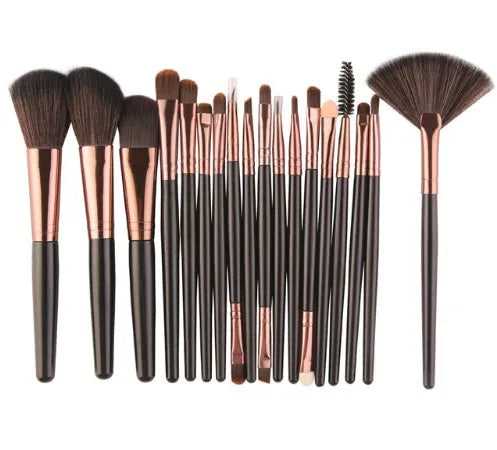MAANGE 18-piece makeup brush set with fan-shaped brushes and various cosmetic application tools