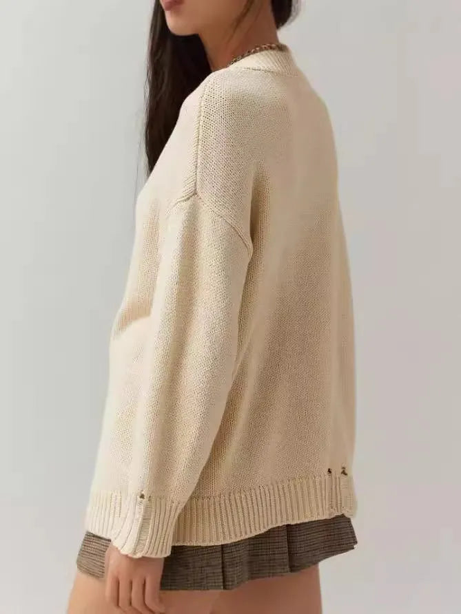 Women's loose-fitting milky white acrylic Jacquard pullover sweater with a round neck and long sleeves.