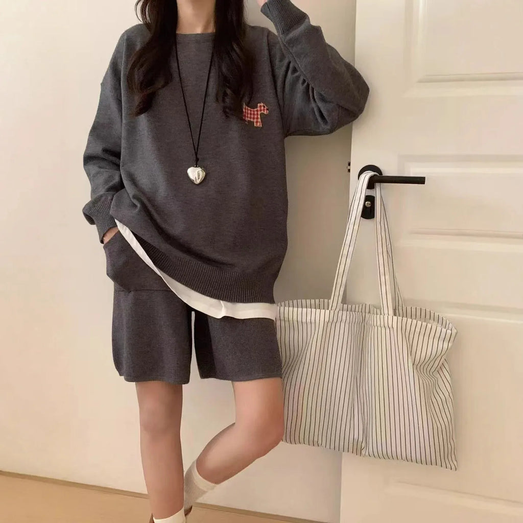 Women's knitted sweater and shorts set with animal embroidery in imitation cashmere fabric