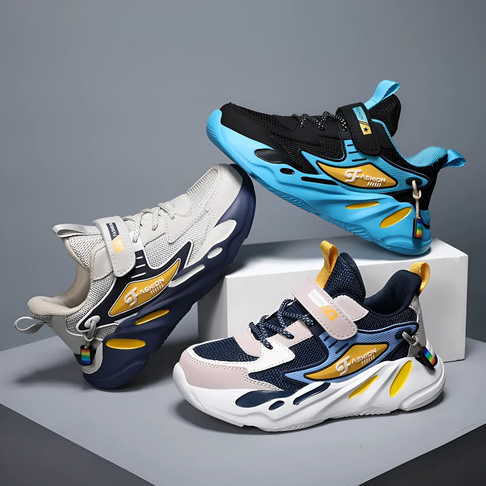 Boys' platform sports running shoes in dark blue with Velcro strap and mesh upper.