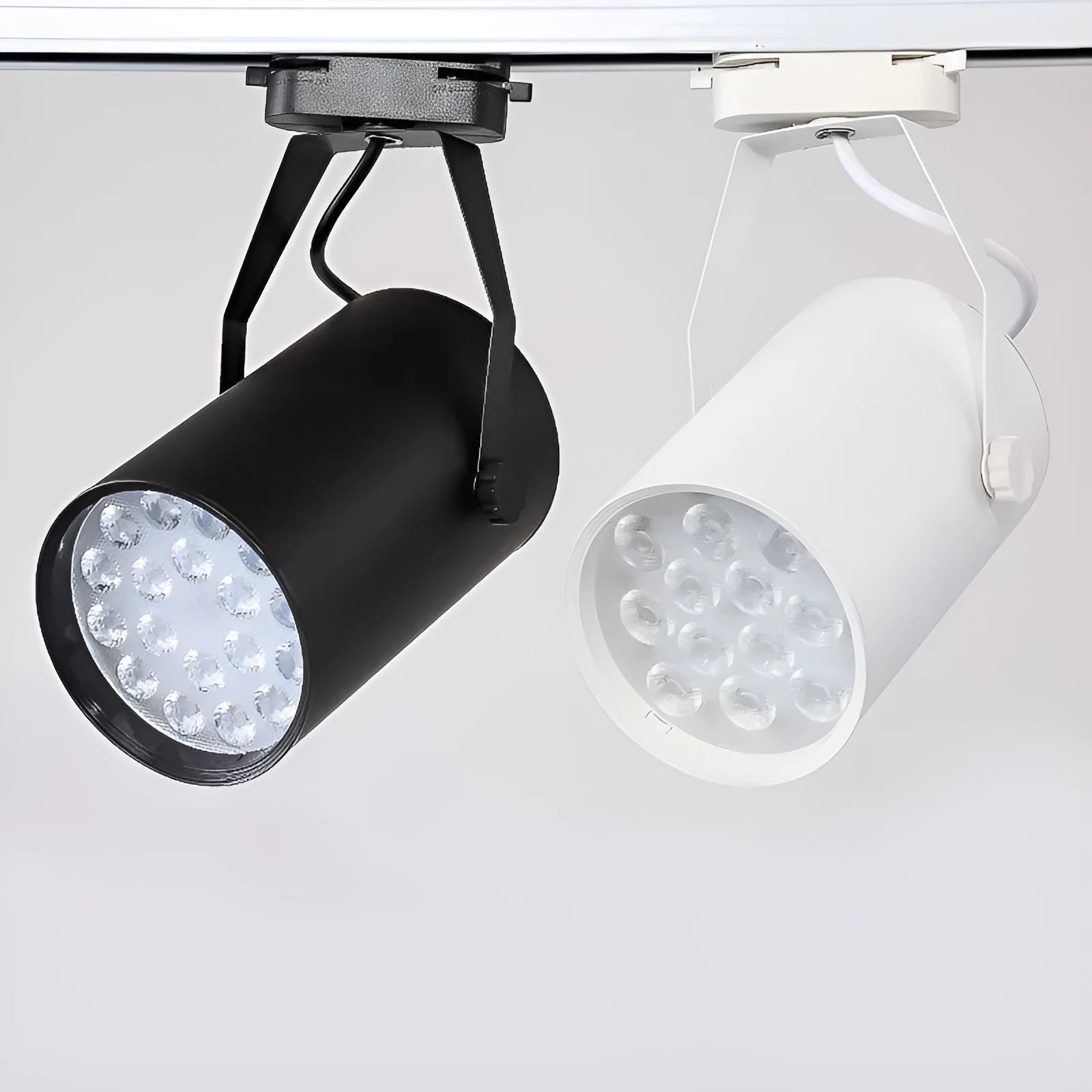 LED track spotlight with aluminium shell on lighting track for shop display illumination